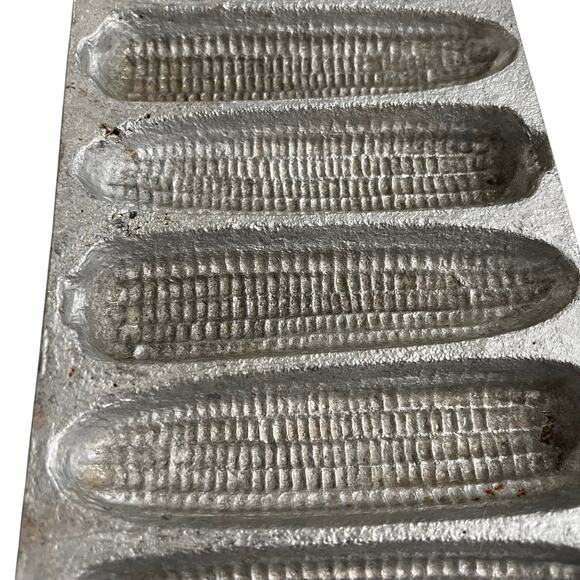 Vintage Cornbread Stick Pan Cast Aluminum Corn Cob Mold 7-Cavity USA Style - Picture 3 of 7